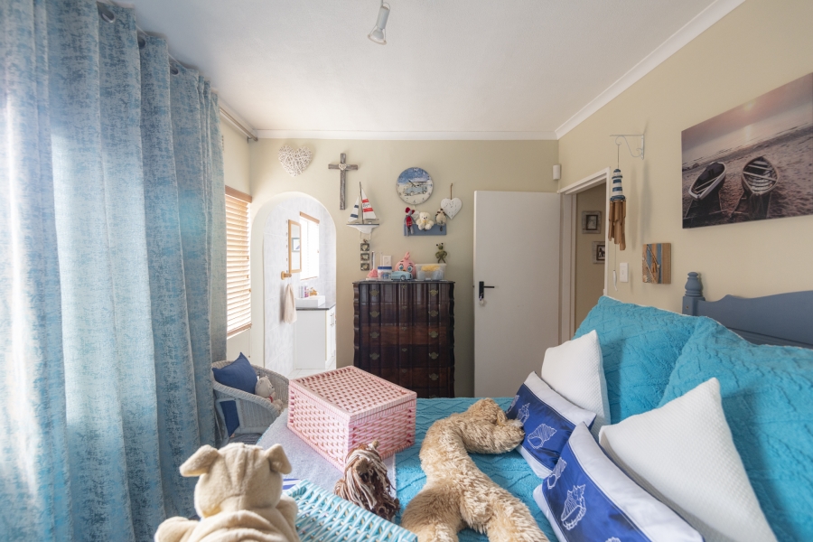 5 Bedroom Property for Sale in Middedorp Western Cape